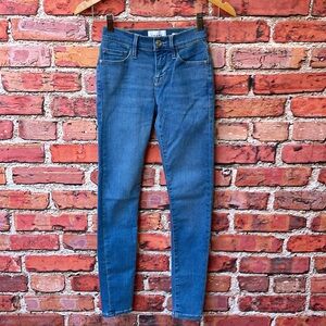 Frame Denim Le Skinny De Jeanne Medium Wash Jeans in Lapis